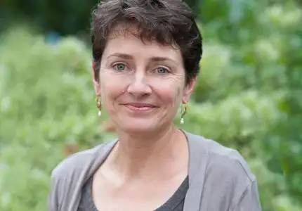 Photo of Annie Barrows