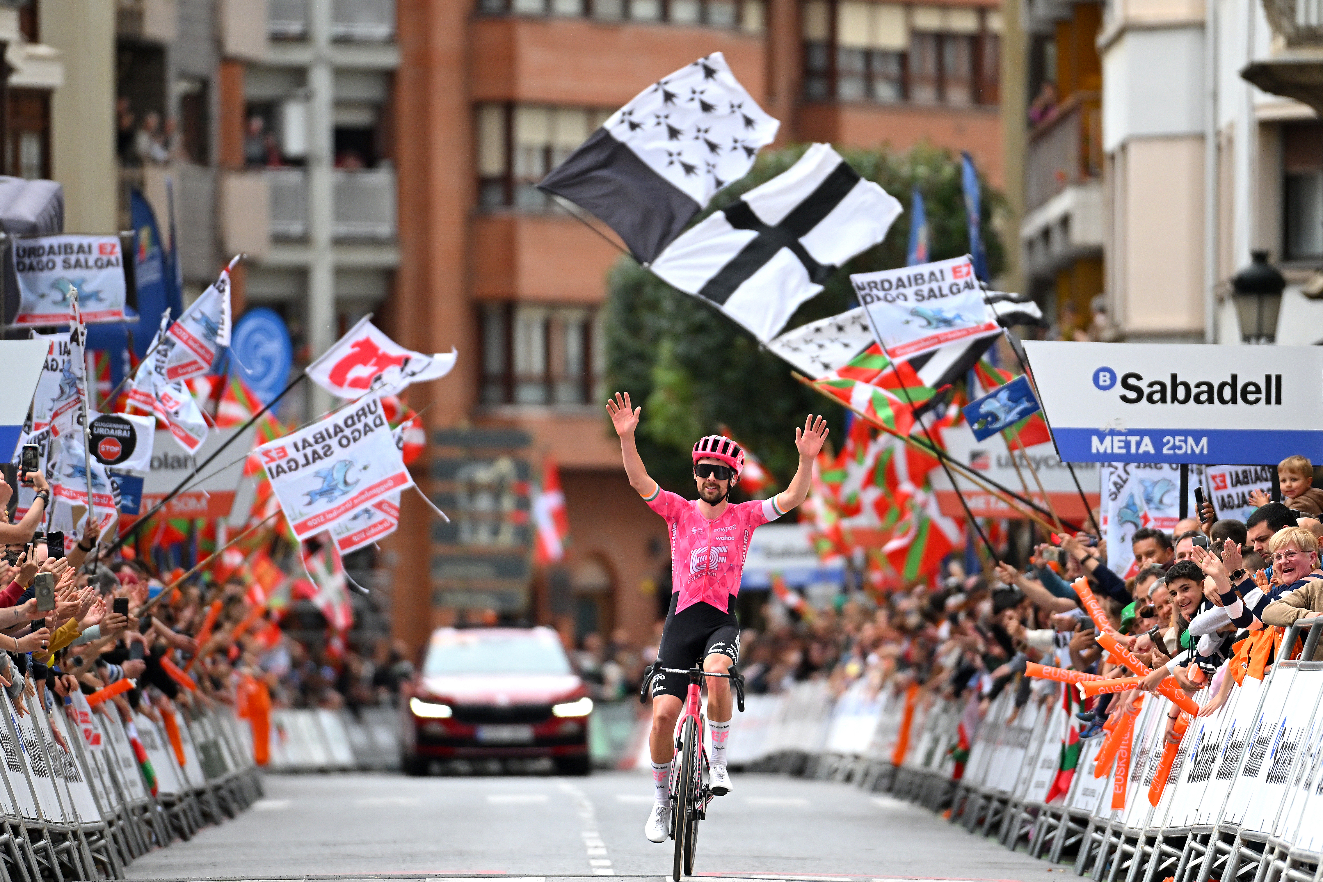 Ben Healy wins stage 5 at Itzulia Basque Country | EF Pro Cycling