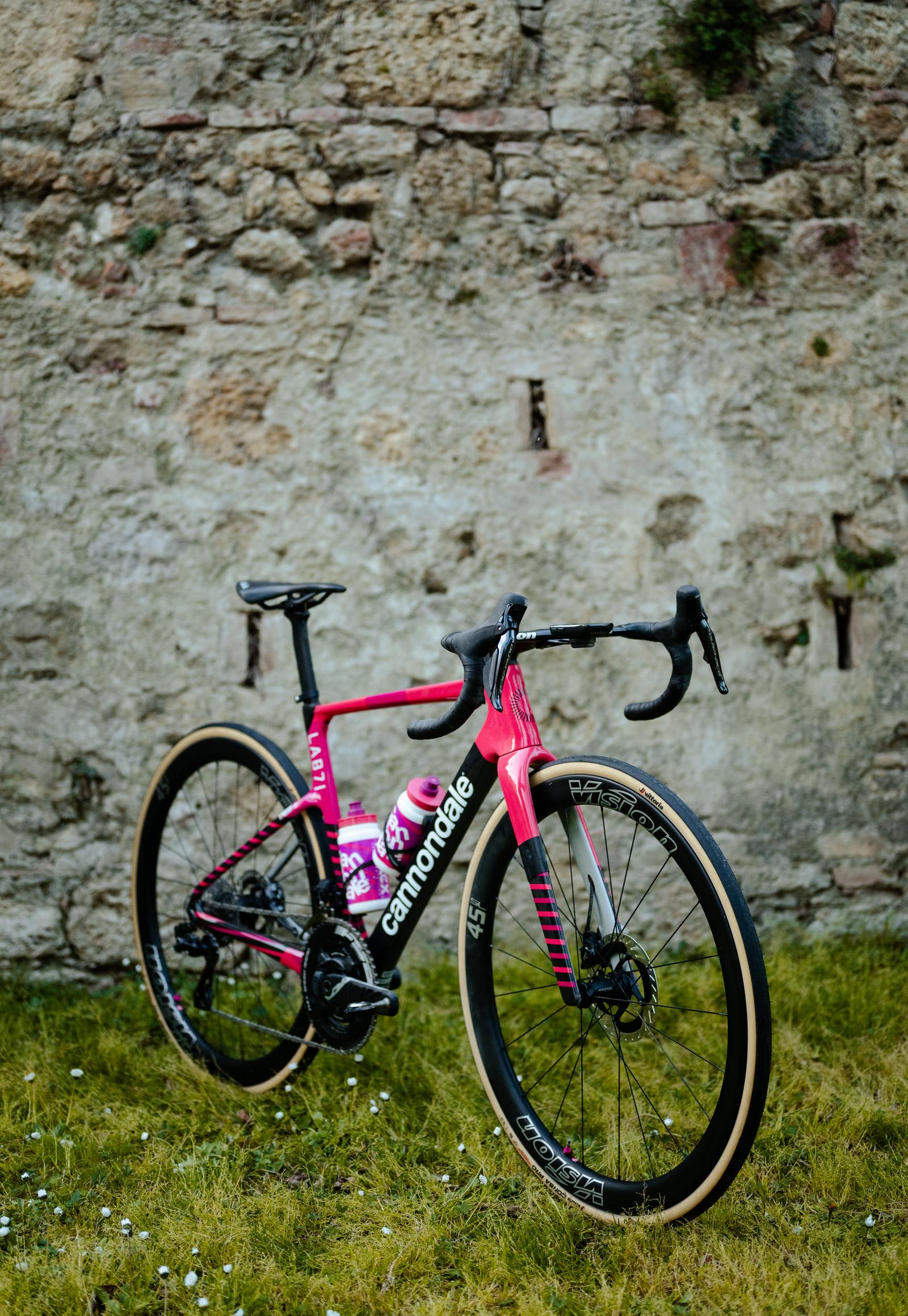 【説明欄必読‼️】CannondaleSUPERSIXEVOCARBONDISC Bike check: Richard Carapaz's Cannondale LAB71 SuperSix EVO for