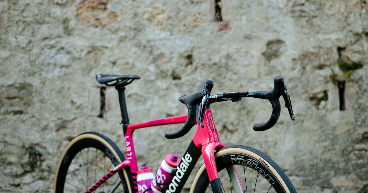 Bike check: Richard Carapaz's Cannondale LAB71 SuperSix EVO for