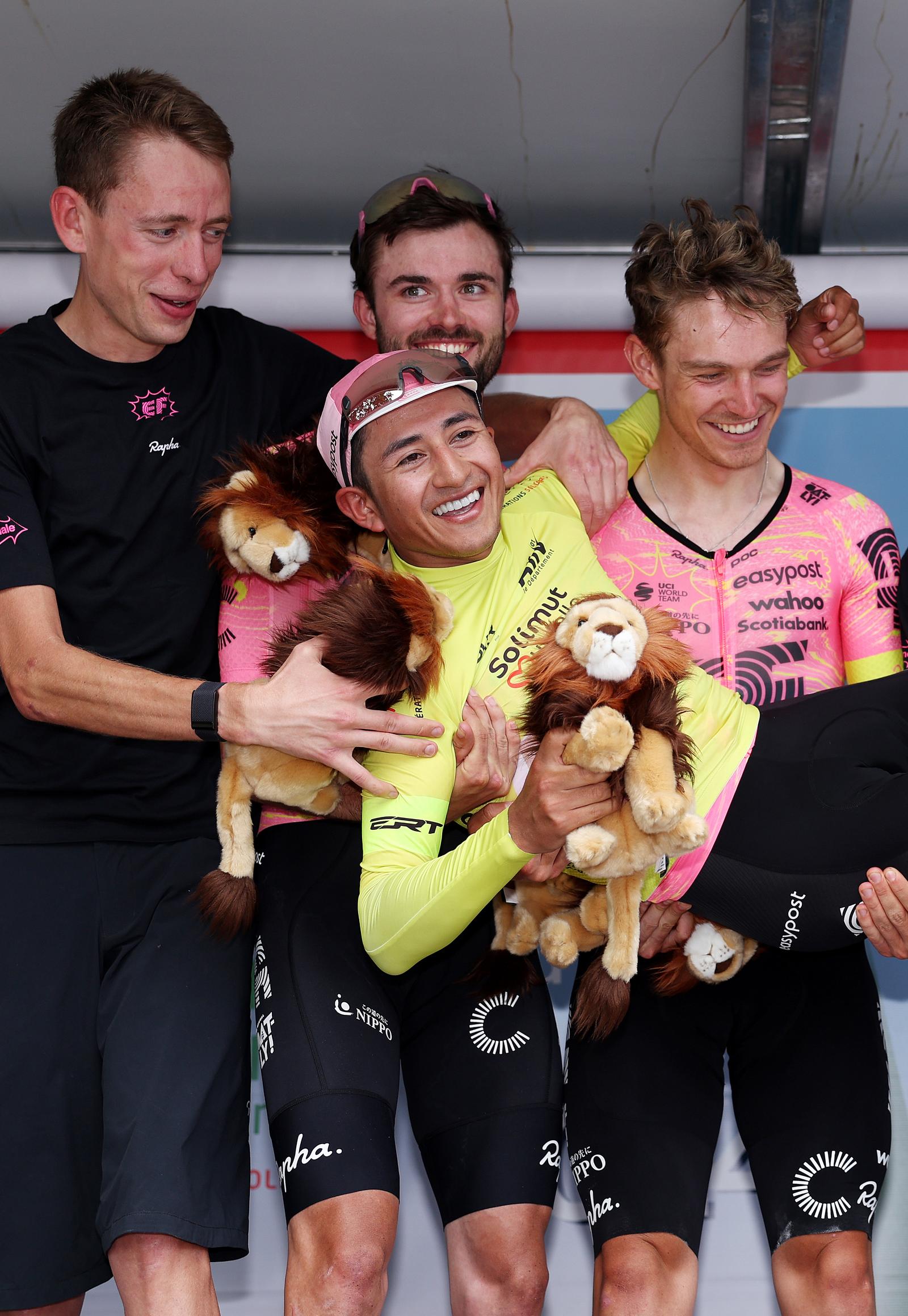 Jefferson Alexander Cepeda wins the yellow jersey at the Tour de l