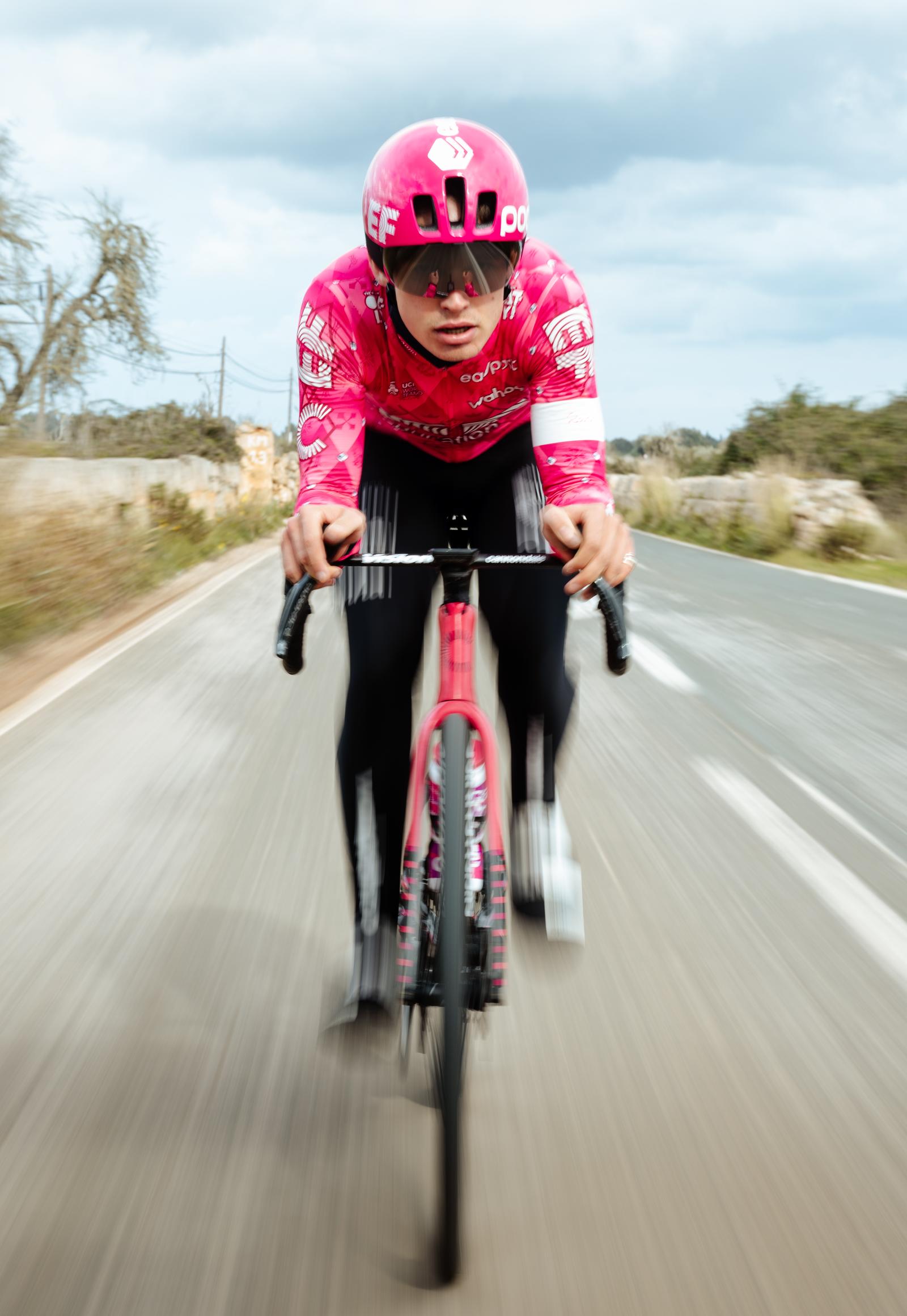 bike helmet worn by pro team Abus Gamechanger 2.0 helping to ensure the Mips Air Node rotational impact protection system works most effectively Pro Cycling Team Airbreaker 2.0