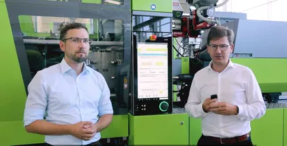 На видео показано объяснение цифрового решения iQ hold control от ENGEL