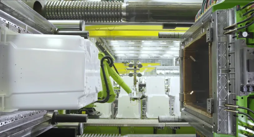 Une vidéo montre la production de récipients de grand volume