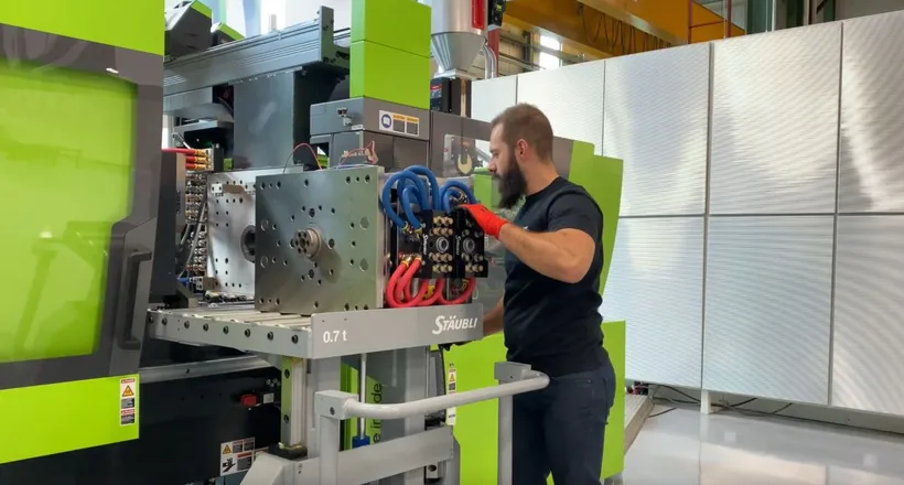 Video shows tool change in under 10 minutes