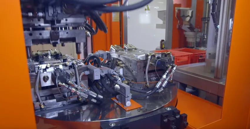 Video shows the overmoulding of 60 inserts in 36 seconds cycle time