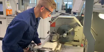 Graphic shows apprentice metal technician in machining technology