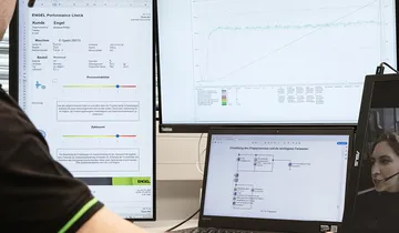 Picture shows ENGEL service expert performing remote maintenance