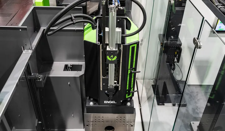 Picture shows sprue picker from ENGEL