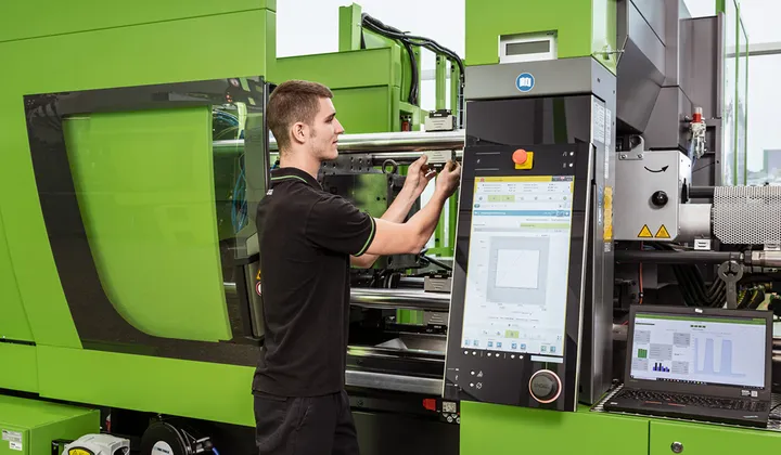 Image shows service by ENGEL