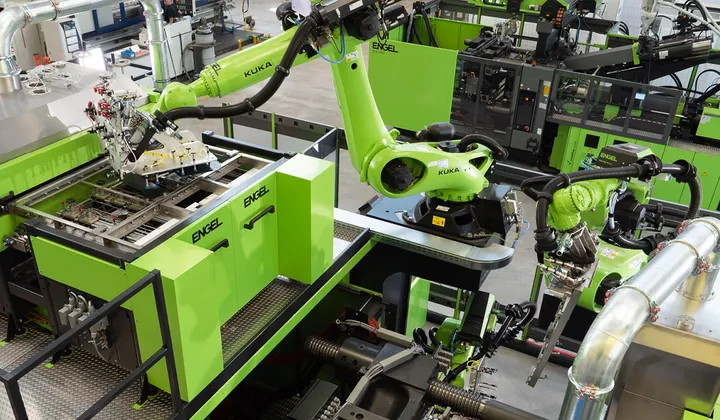 Image shows injection molding automation by ENGEL