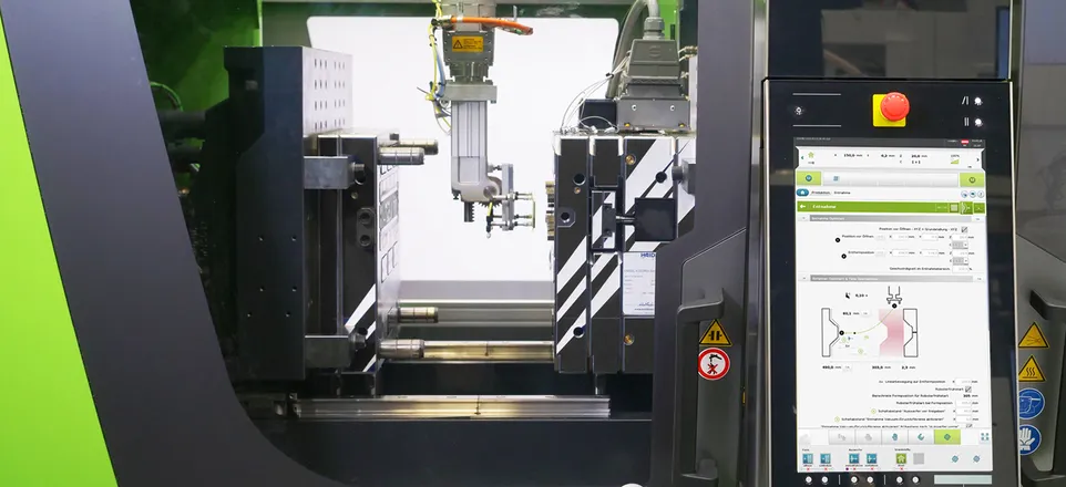 Image shows robot path planning with the help of ENGEL's digital solution iQ motion control
