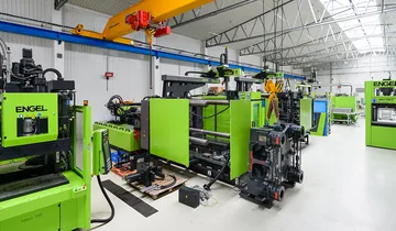 Image shows used injection moulding machines from ENGEL Used Machinery