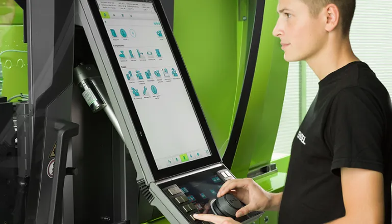 На фотографии изображен блок управления CC300 plus производства ENGEL