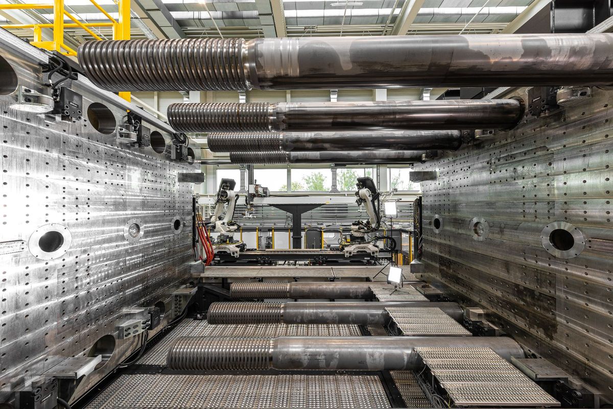 ENGEL builds the world’s largest injection moulding machine - ENGEL