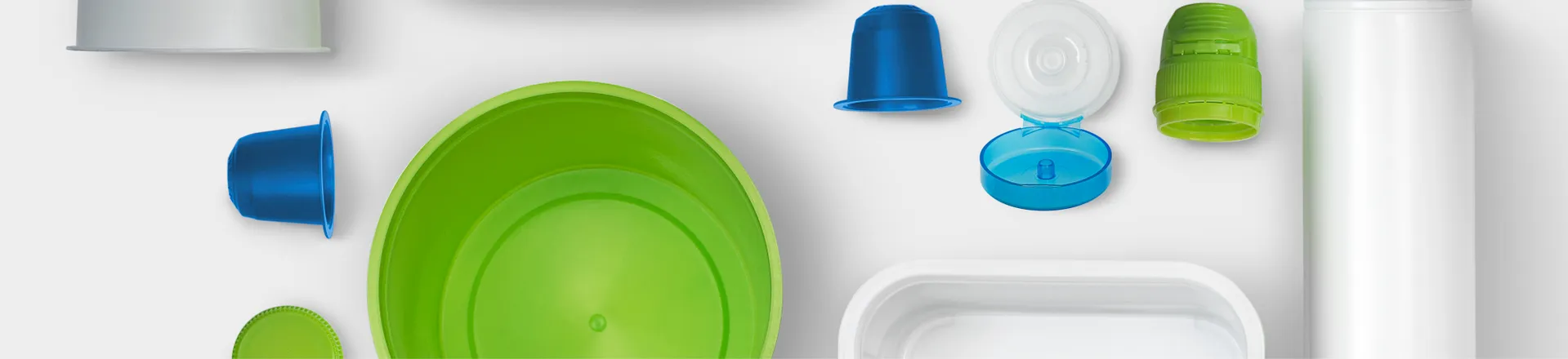 L'image montre des emballages en plastique