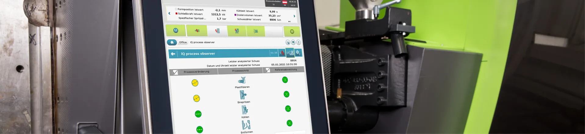 Bild zeigt iQ process observer Software an der Spritzgießmaschinensteuerung