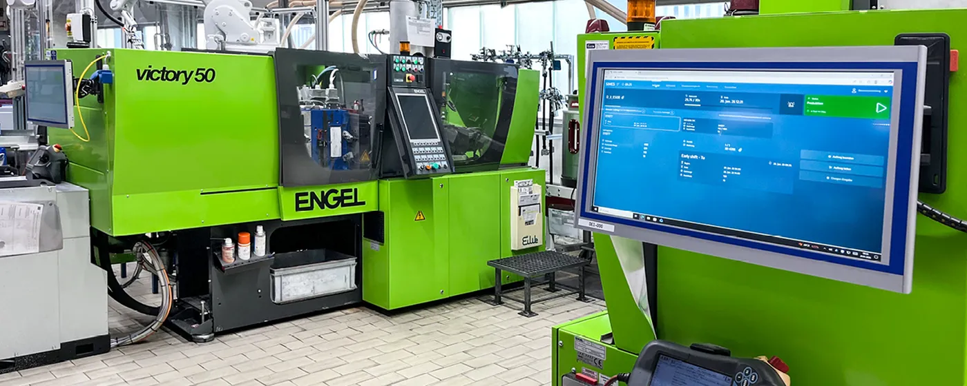 Image shows a networked injection molding machine fleet at Eugen Wexler using authentig production control software