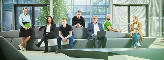 图为 ENGEL 的团队