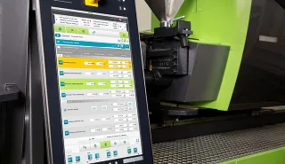 Bild zeigt Anwendung der Parameter-Limits Software an einer Spritzgießmaschinen-Steuerung von ENGEL