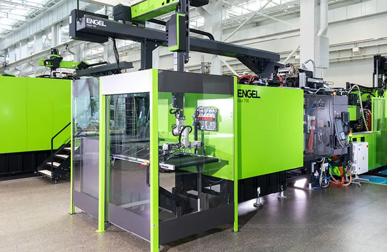 Image shows free-standing conveyor belts from ENGEL