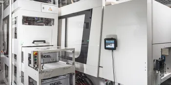 Image shows CE-certified injection moulding cell from ENGEL