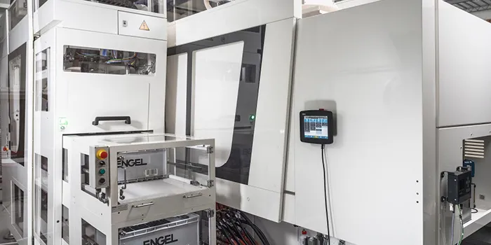 Image shows CE-certified injection molding cell from ENGEL