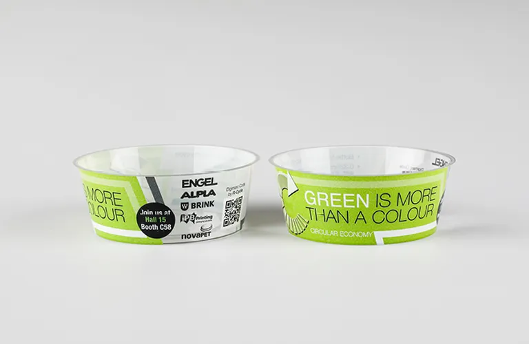 Photo montrant des récipients à parois fines fabriqués en PET