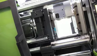 Obrázek ukazuje snadno přístupnou místnost s nářadím