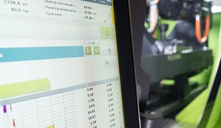 Bild zeigt Spritzgießmaschinen-Steuerung CC300 von ENGEL