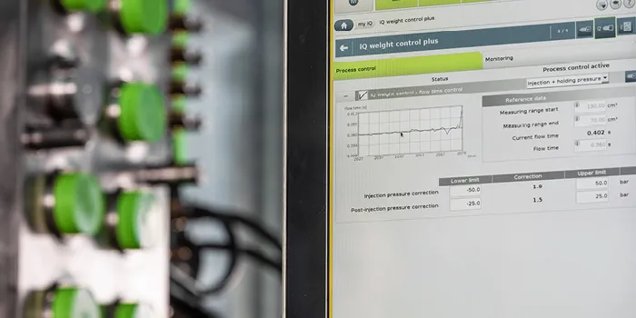 Image shows the application of pressure-controlled injection with iQ weight control plus