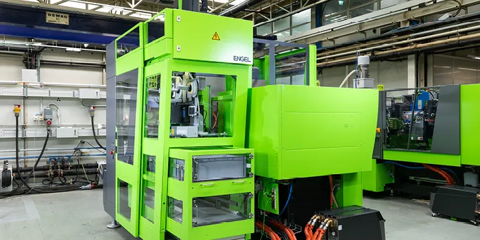 Image shows compact automation solution with a small footprint from ENGEL