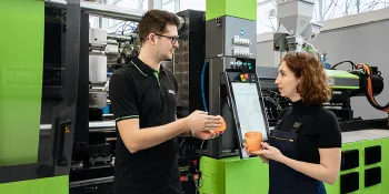 Picture shows application engineer with ENGEL customer