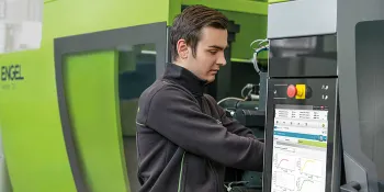 Picture shows service technician at ENGEL