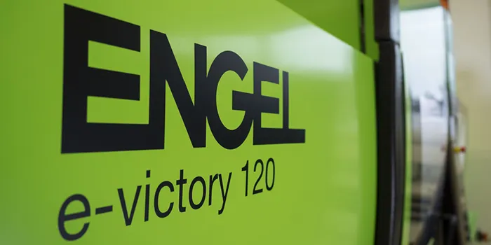 ▷ Injection molding machine for precision plastic parts - ENGEL
