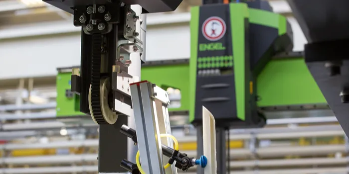 Picture shows robot mechanics of ENGEL linear robots