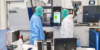 La imagen muestra la evaluación operativa en una cuarto limpio de ENGEL