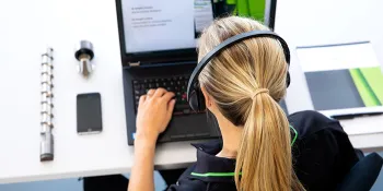 Picture shows webinar with ENGEL service experts