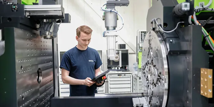 La imagen muestra a los técnicos del servicio de mantenimiento de ENGEL. 