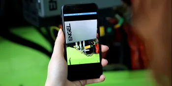 Picture shows AR remote assistance with in-picture comments on screen