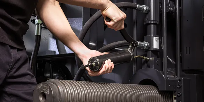 La imagen muestra el servicio de refacciones ENGEL