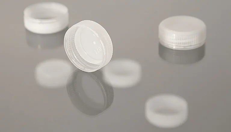 La imagen muestra las tapas de plástico