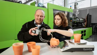 Picture shows application engineer with ENGEL customer
