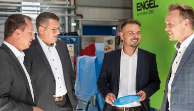 Picture shows ENGEL employees together with Ilsen employees.