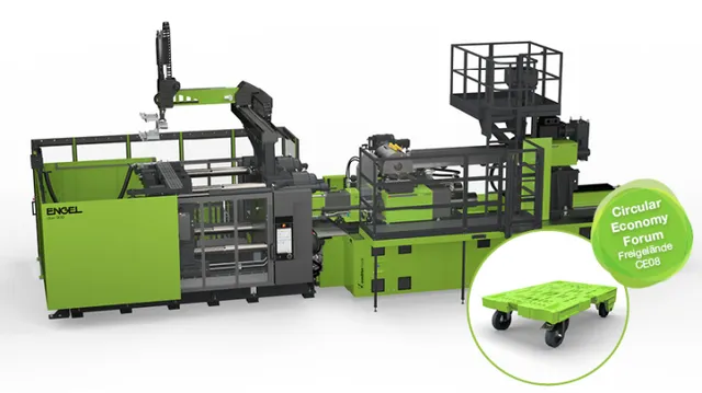 Bild zeigt große Spritzgießmaschine und Dolly-Palette