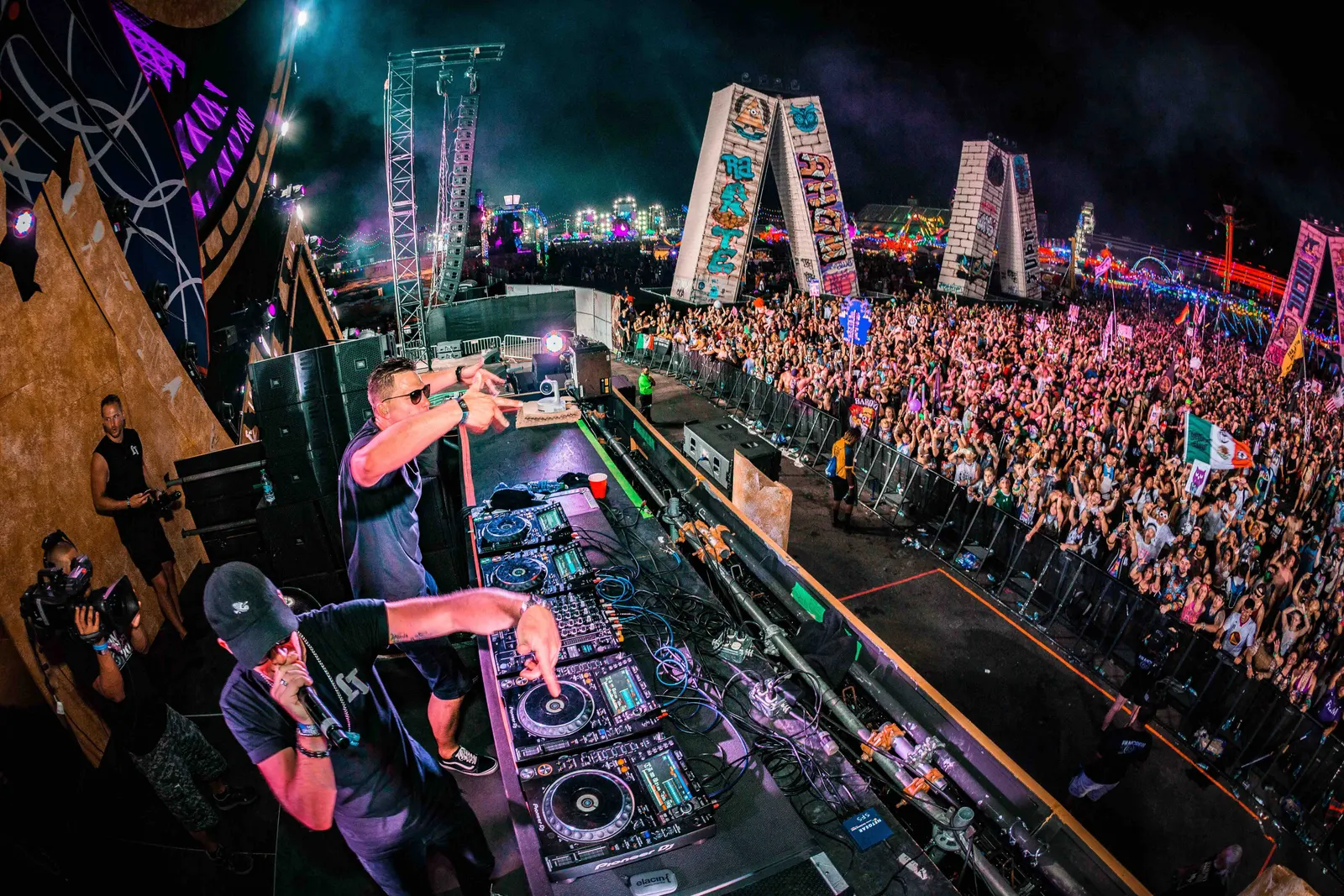edm party dj set up samples