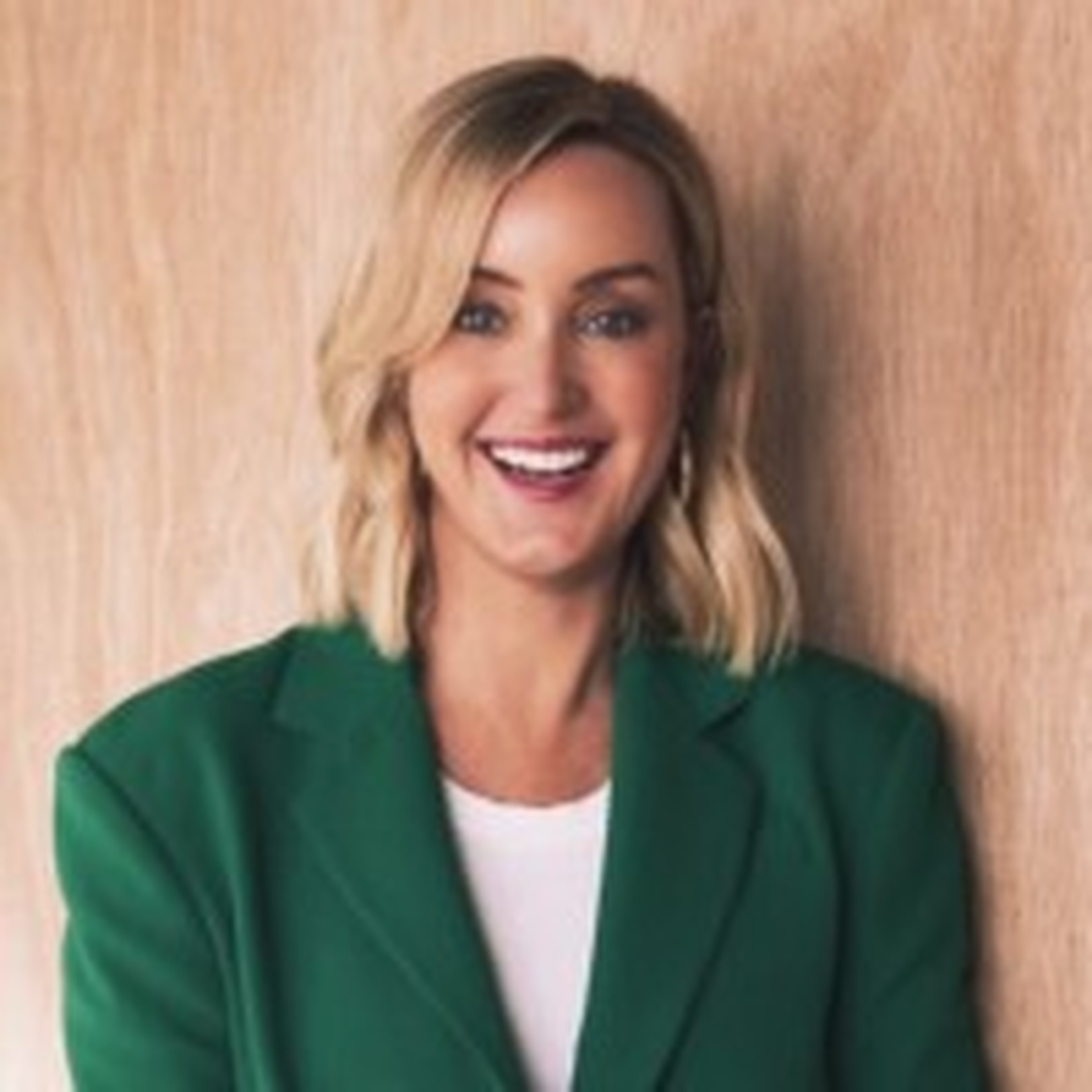 Joanna-Robinson-The-Iconic