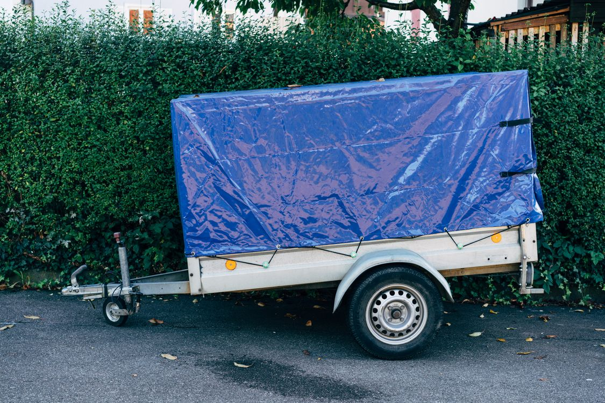 Aanhangwagen is losgekoppeld en staat geparkeerd