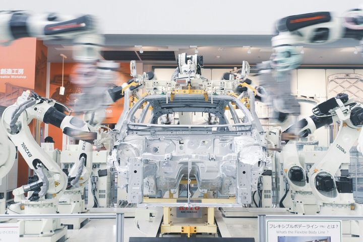 Robotic vehicle assembly line