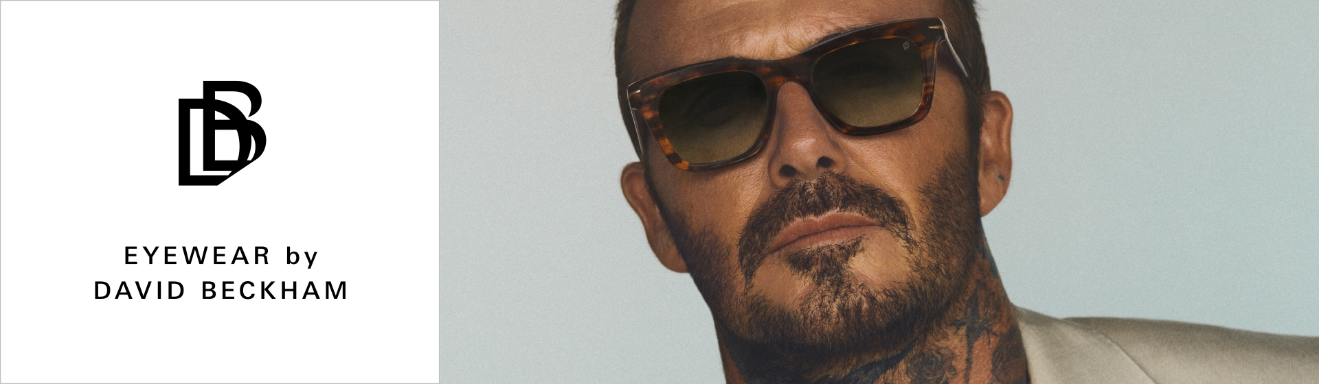 Ein Mann mit Sonnenbrille und Tattoos, der für „Eyewear by David Beckham“ wirbt; links das Logo mit den Initialen „DB“.